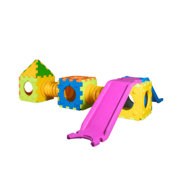 Modelo de juguete cúbico e- juego modular con 1 pequeño tobogán-escalera, 2 cubos y 1 casa.