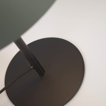 Lámpara de mesa Aleyla en metal con acabado