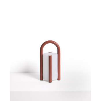 Lámpara de mesa portátil pequeña Leros de polietileno y acero.
