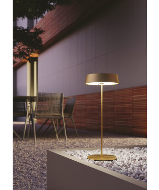 Lámpara de mesa LED recargable Cocktail Gold, 2,2 W, 192 lm, 3000 K, regulable, IP54: Elegante, resistente al agua y perfecta para crear ambiente en interiores y exteriores. Descúbrela en Tecno Arredo 3 Lighting.