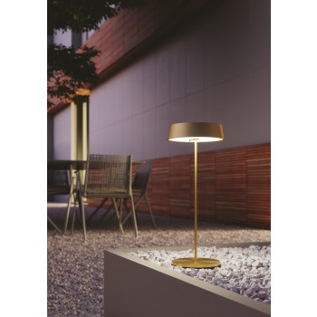 Lámpara de mesa LED recargable Cocktail Gold, 2,2 W, 192 lm, 3000 K, regulable, IP54: Elegante, resistente al agua y perfecta para crear ambiente en interiores y exteriores. Descúbrela en Tecno Arredo 3 Lighting.