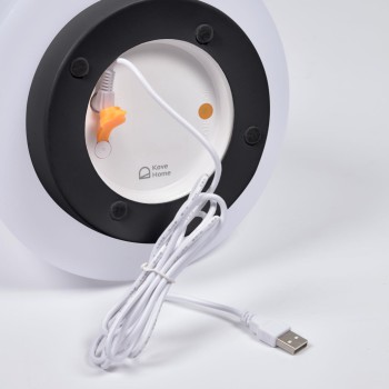 Lámpara de mesa Udiya en polietileno y metal.