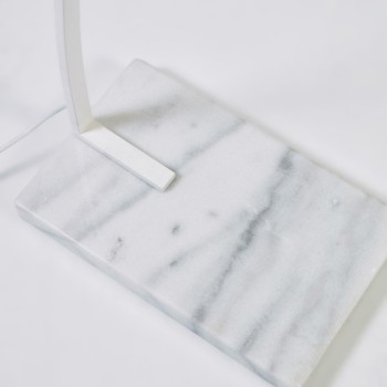 Lámpara de pie Juhe en madera de fresno, metal en madera de fresno, metal