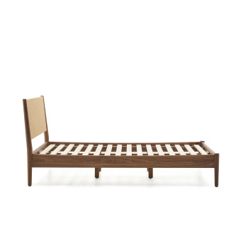 Cama Elan, chapa de nogal y madera maciza, colchón, 160x200cm, Crédito FSC Mixto