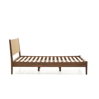 Cama Elan, chapa de nogal y madera maciza, colchón de 180x200cm, Crédito FSC Mixto
