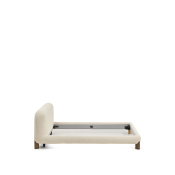 Cama Odina desenfundable en bouclé crudo con patas de fresno macizo acabado nogal FSC para colchón de 180 x 200 cm