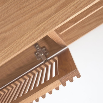 Mueble de TV Beyla de 2 puertas en madera maciza y chapa de roble 180 x 49,5 cm FSC100%