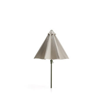 Sombrilla Milna beige con mástil central y estructura de acero.
