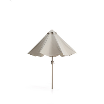 Sombrilla Milna beige con mástil central y estructura de acero.