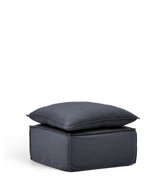 Taburete Anarela con funda extraíble y cojín de lino y viscosa gris oscuro de 80 x 80 cm. Crédito FSC Mix.