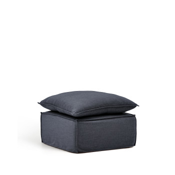 Taburete Anarela con funda extraíble y cojín de lino y viscosa gris oscuro de 80 x 80 cm. Crédito FSC Mix.