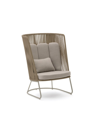 Sillón de exterior Saconca de respaldo alto en cuerda beige y acero galvanizado.