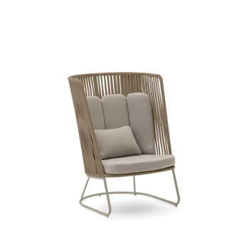 Sillón de exterior Saconca de respaldo alto en cuerda beige y acero galvanizado.