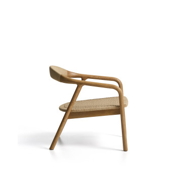 Sillón Derile en madera maciza de roble con acabado en tono natural y cordón de papel beige FSC Mix Credit