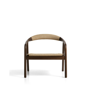 Sillón Derile en roble macizo con acabado en nogal y cordón de papel beige FSC Mix Credit