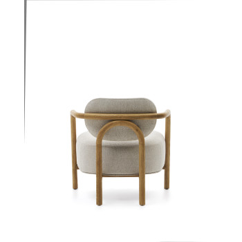 Sillón Melqui beige fabricado en madera maciza de roble con acabado natural