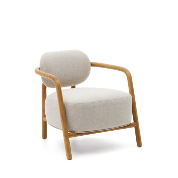 Sillón Melqui beige fabricado en madera maciza de roble con acabado natural