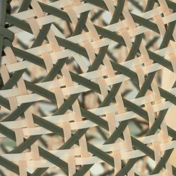 Silla colgante Florina multicolor sobre patas grises Cira multicolor