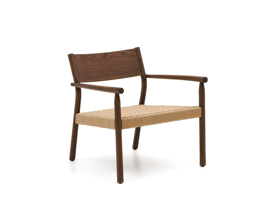 Sillón Yalia en madera maciza FSC 100% roble con acabado nogal y asiento de cuerda de papel