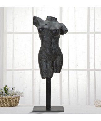 MUJER DEL MUSEO DE ESCULTURA