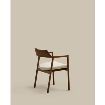 Silla Alocs con funda extraíble, chenilla beige, madera maciza de roble y nogal, certificación FSC Mix.