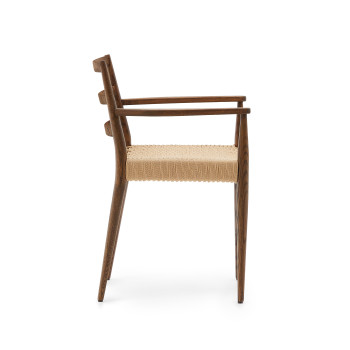 Silla Analy con reposabrazos en madera maciza de roble con acabado nogal y asiento de cuerda 100% FSC
