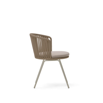 Silla de exterior Saconca en cuerda beige y acero galvanizado.