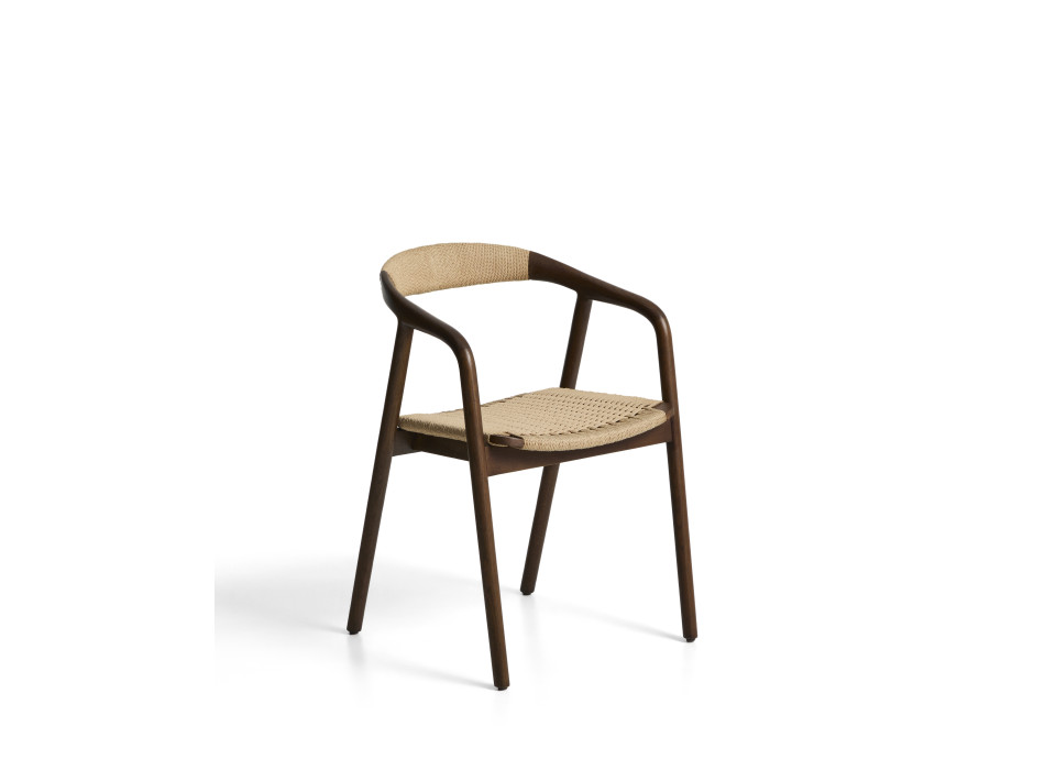 Silla Derile en roble macizo con acabado en nogal y cordón de papel beige. Crédito FSC Mixto.