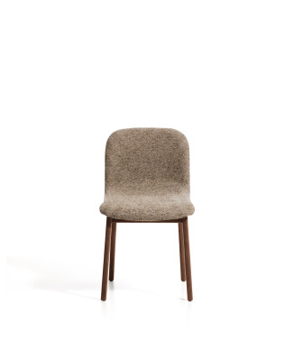 Silla Elnor en chenilla marrón con patas de roble macizo con acabado en nogal.