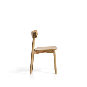 Silla Evera en chapa de roble con acabado