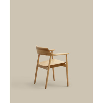 Silla Fondes de madera maciza de roble con acabado natural (certificación FSC Mixta).