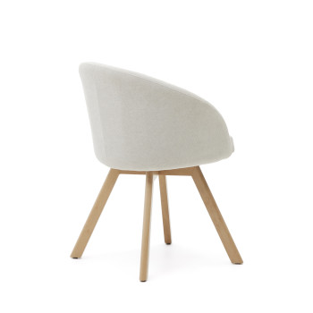 Silla giratoria Marvin en chenilla beige y patas de madera maciza de haya con acabado natural FSC 100%.