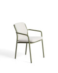 Silla apilable de exterior Linosa en aluminio verde con cojín beige.