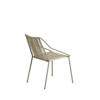Silla apilable de exterior Zivia en cuerda color crudo y acero galvanizado.
