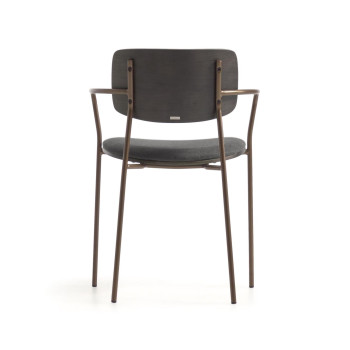 Silla apilable Maureen en contrachapado de álamo con acabado en tono oscuro y metal acabado 100% latón FSC.