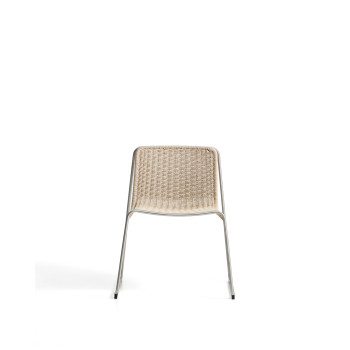 Silla apilable Tavari en cuerda sintética beige y acero inoxidable AISI 304 con efecto cepillado.