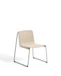 Silla apilable Tavari en cuerda sintética beige y acero inoxidable AISI 304 con efecto cepillado.