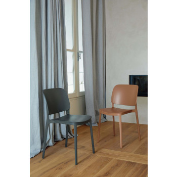 Silla de polipropileno KEAI de Ingenia Casa