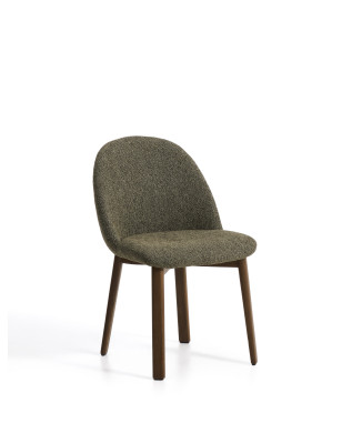 Silla Meila en chenilla verde y patas de roble macizo con acabado en nogal.