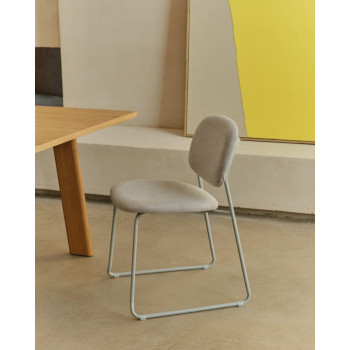 Silla Meli en chenilla beige y estructura de metal beige FSC Mix Crédito