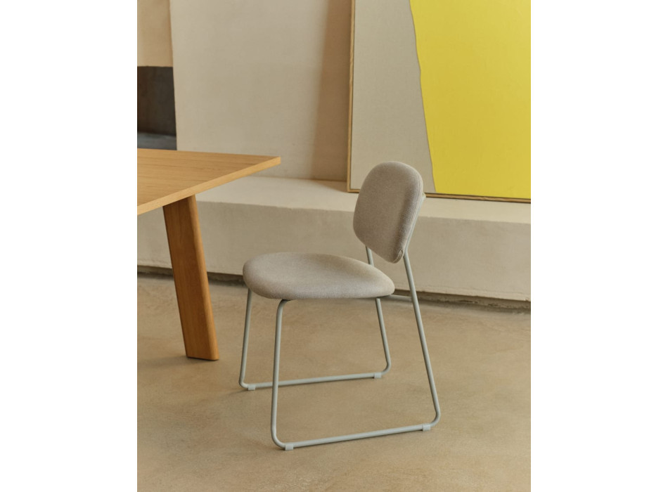 Silla Meli en chenilla beige y estructura de metal beige FSC Mix Crédito