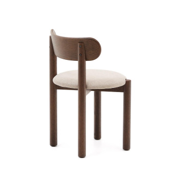 Silla Nebai en chenilla marrón con estructura de roble macizo y acabado nogal FSC MIX