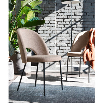 Silla Tuka con orificio medio CB2306 Connubia