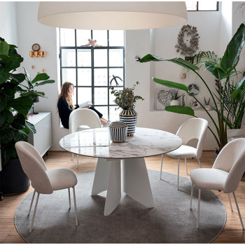 Silla Tuka con orificio medio CB2306 Connubia