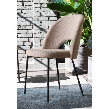 Silla Tuka con orificio medio CB2306 Connubia