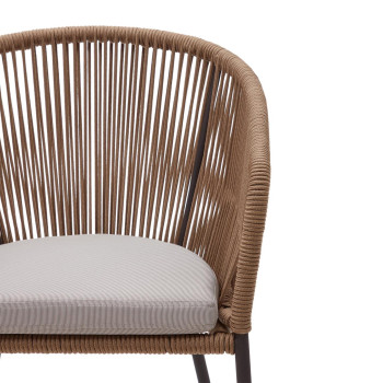 Silla Yanet en cuerda beige y patas de acero galvanizado.
