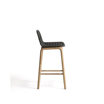 Taburete Alipa de madera maciza de acacia y cuerda.