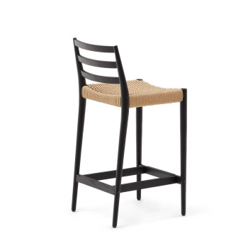 Taburete Analy con respaldo de roble macizo acabado negro y asiento de cuerda de 7 cm.