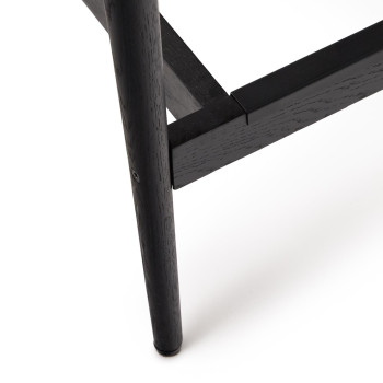 Taburete Analy con respaldo de roble macizo acabado negro y asiento de cuerda de 7 cm.