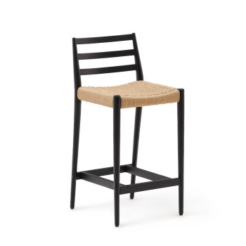 Taburete Analy con respaldo de roble macizo acabado negro y asiento de cuerda de 7 cm.